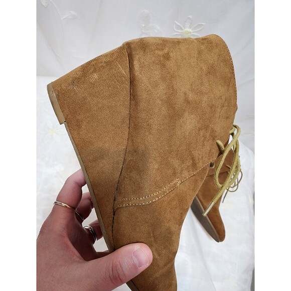 NEW DIRECTIONS WOMENS 9 BROWN BOOTIES CEDAR LACE UP SUEDE WEDGES CONTEMPORARY - Picture 6 of 16